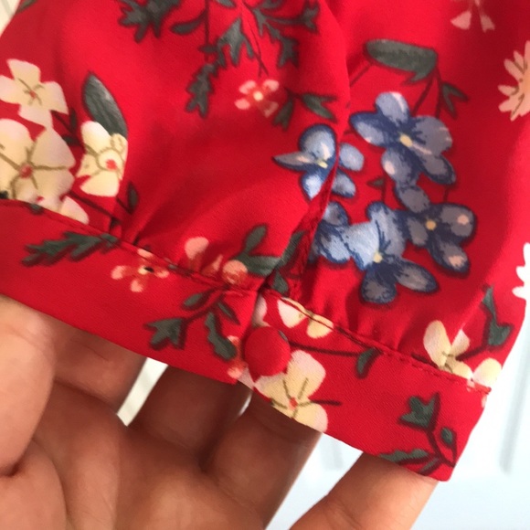 Flowery red top - Picture 5 of 5